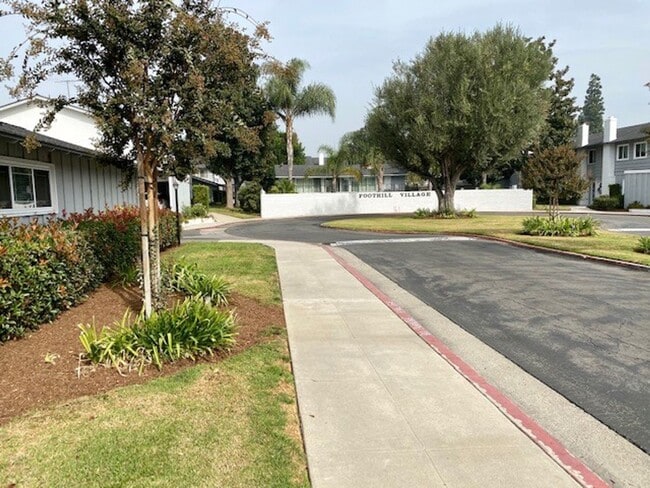 Building Photo - FULLERTON TOWNHOUSE NEAR CSUF   AVAILABLE ...