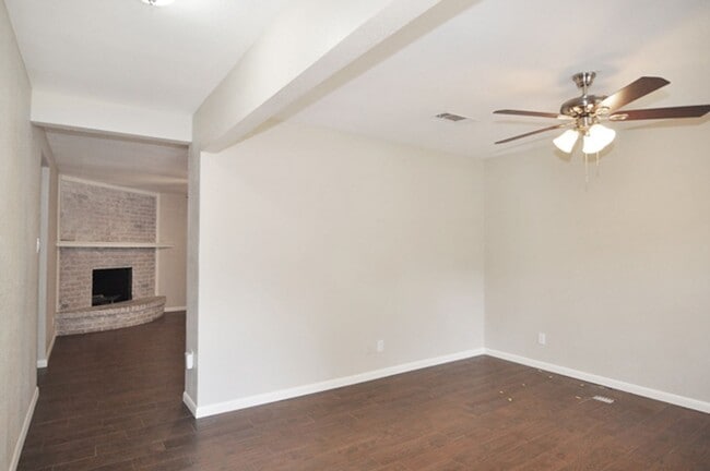 Building Photo - Beautiful spacious home in Hurst!