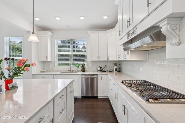 Building Photo - 2 Dogleg Ln