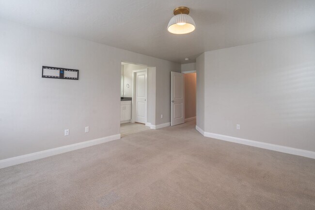 Building Photo - Newer Home in Prime Location with Spacious Layout & Two Living Areas