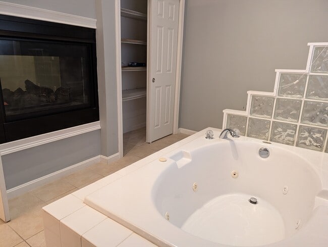 Building Photo - 285 America Blvd