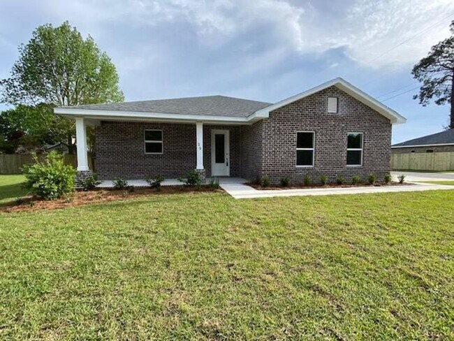 Building Photo - 3-Bedroom Brick Home with Modern Finishes & Large Yard!