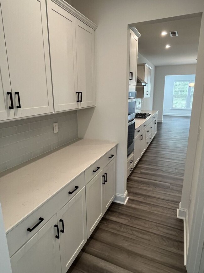 Building Photo - Spacious 5 Bed home in Stallings