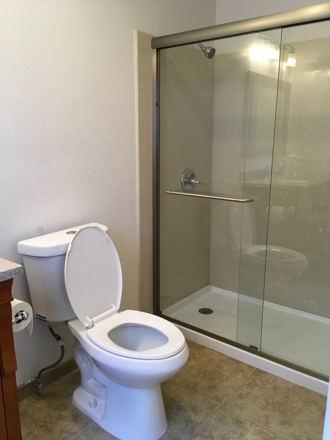 Building Photo - Beautifully 2Br, 2Ba Located near UOP