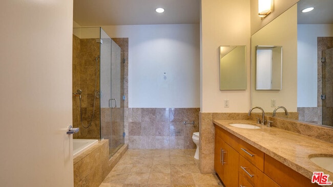 Building Photo - 3223 W 6th St