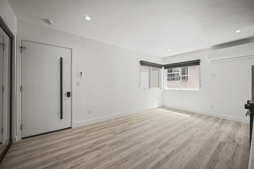 Building Photo - 111 N Normandie Ave