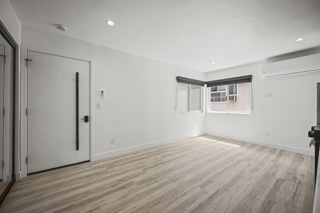 Building Photo - 111 N Normandie Ave