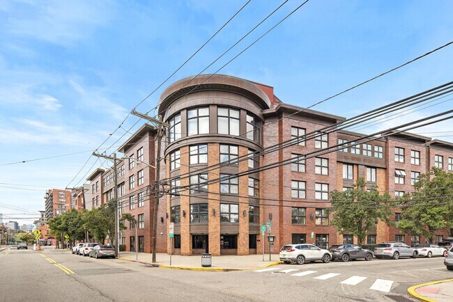 Building Photo - 70 Adams St
