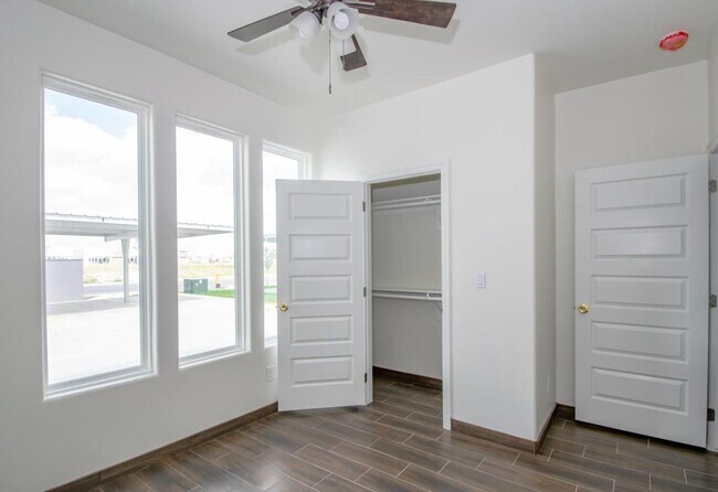 Building Photo - 3012 West Dr
