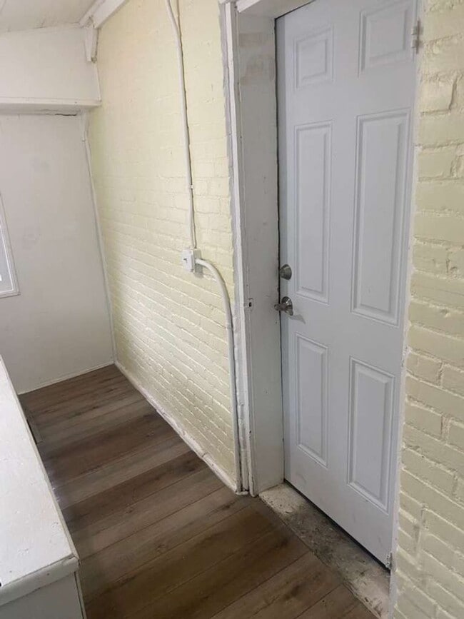 Building Photo - 3540 W 61st St