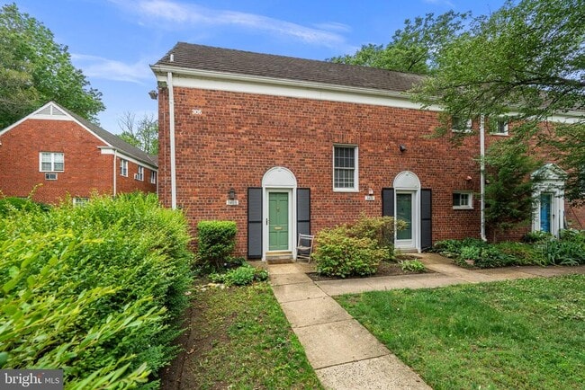 Building Photo - 3408 Martha Custis Dr
