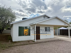 Building Photo - Charming three bedroom - two bathroom GREA...
