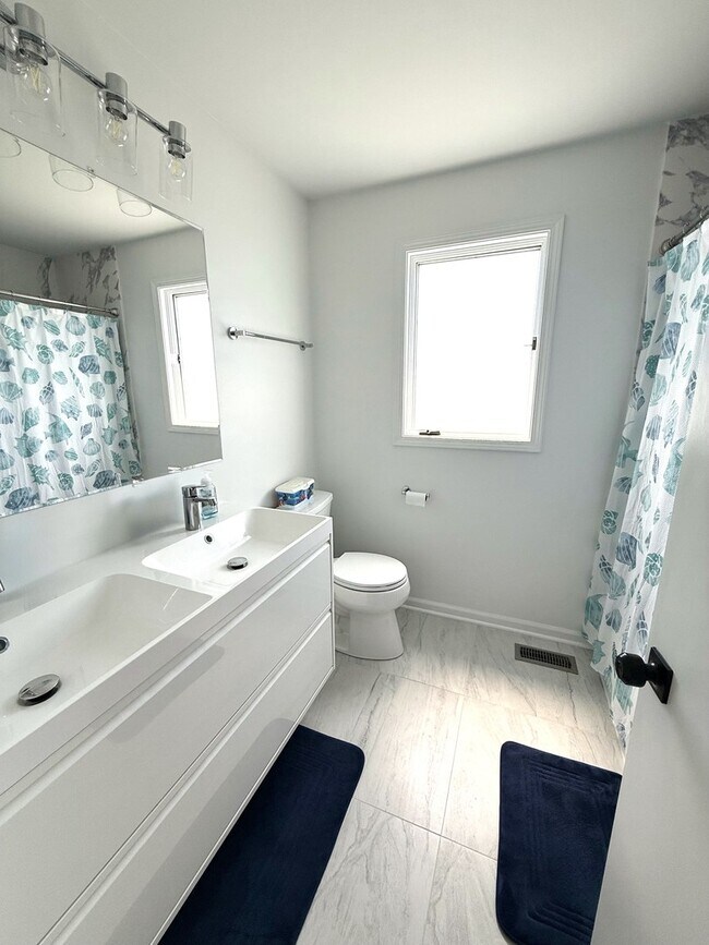 Building Photo - 715 Merlin Dr