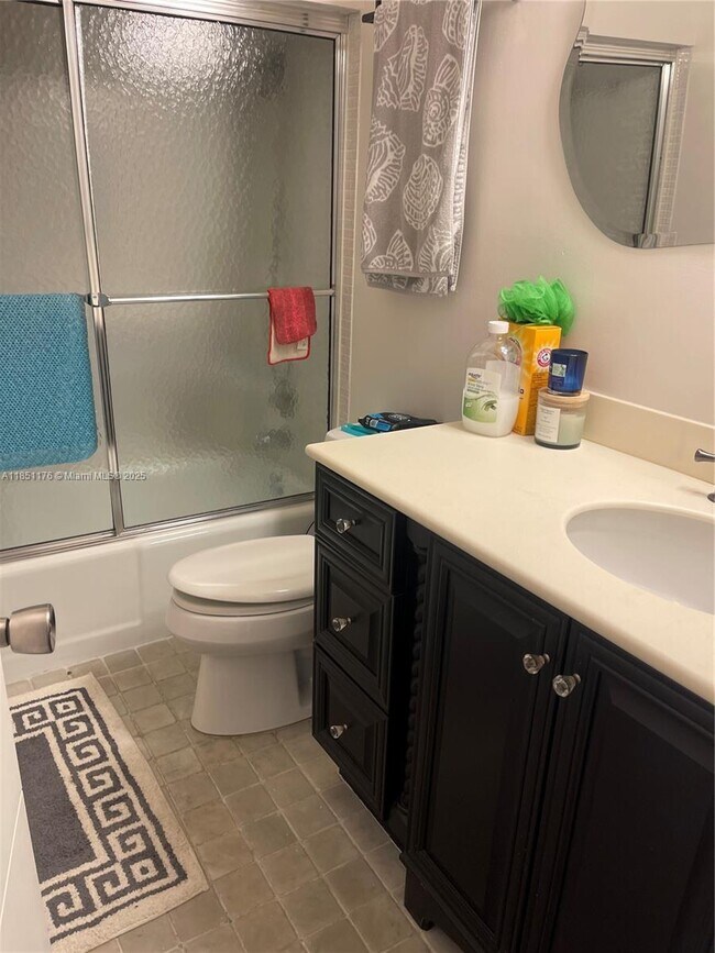 Building Photo - 1013 E Cypress Dr