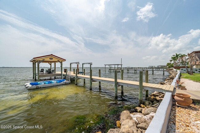 Building Photo - 1110 S Banana River Dr