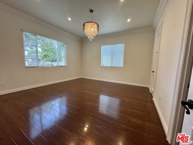 Building Photo - 6234 Carpenter Ave
