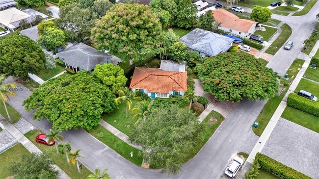 Building Photo - 6890 SW 51st St