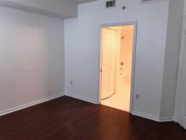 Building Photo - 115 SW 11th St