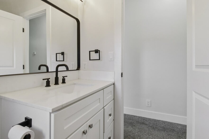 Building Photo - 30 Bloomfield Rd