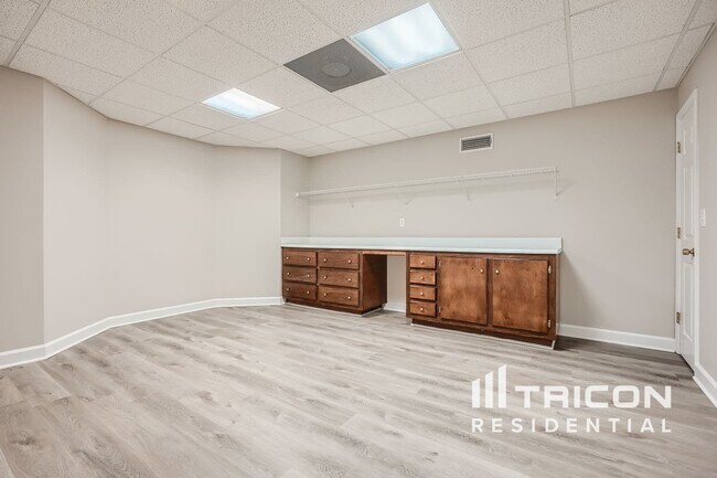 Building Photo - 110 Rockhurst Chase