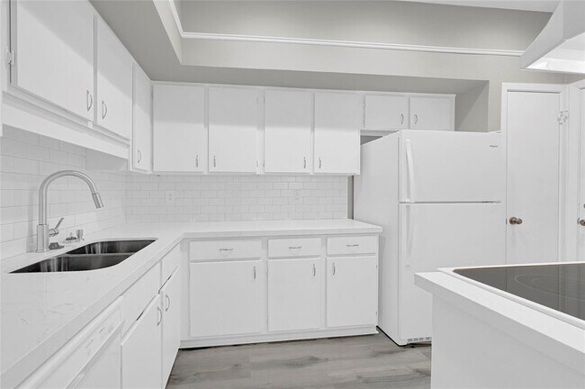 Building Photo - 1300 Augusta Dr