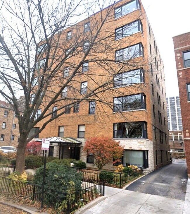 Primary Photo - 525 W Aldine Ave