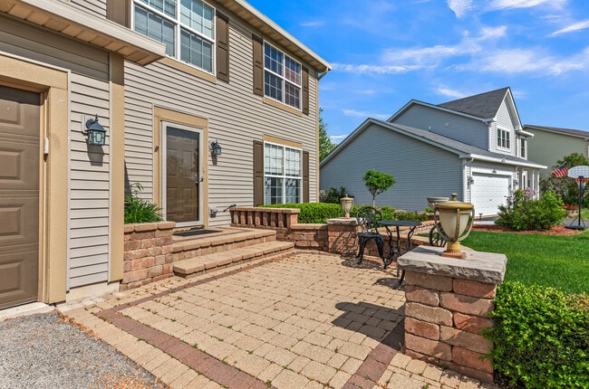 Building Photo - 2062 Kathleen Cir