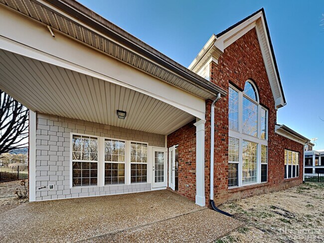 Building Photo - 1514 Red Oak Dr