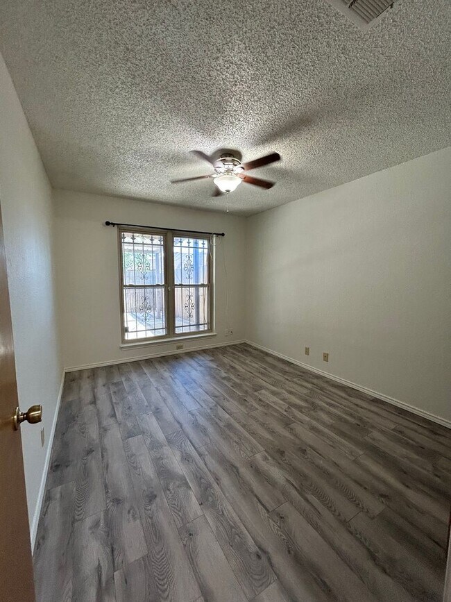Building Photo - 4342 Esmond Dr