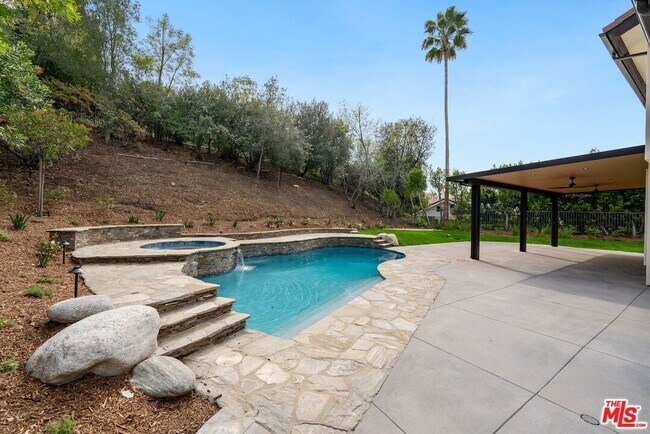 Building Photo - 18500 St Moritz Dr