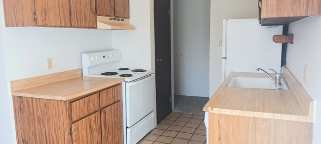 Building Photo - Two Bedroom in Carson Park! Refrigerator, ...