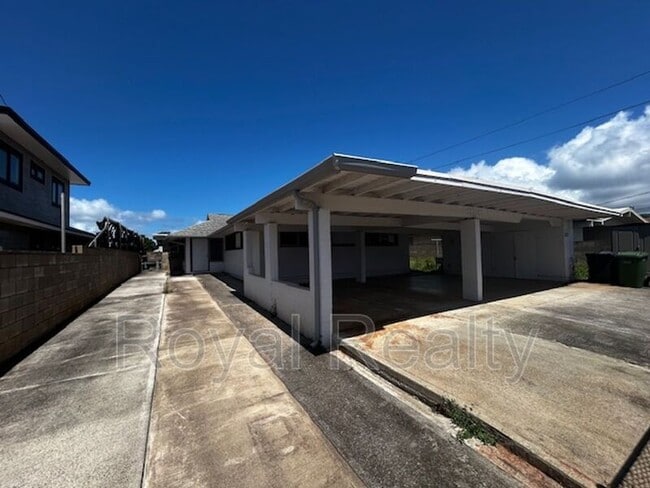 Building Photo - 1380 Uila St