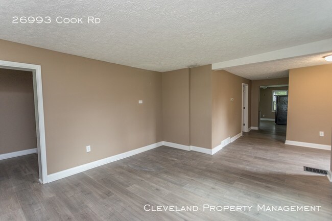 Building Photo - Newly Renovated Olmsted Twp Home