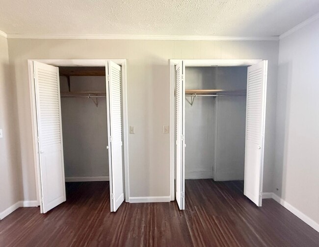 Building Photo - Spacious 3-Bedroom Home with Screened-In Porch and Ample Parking in Cookeville