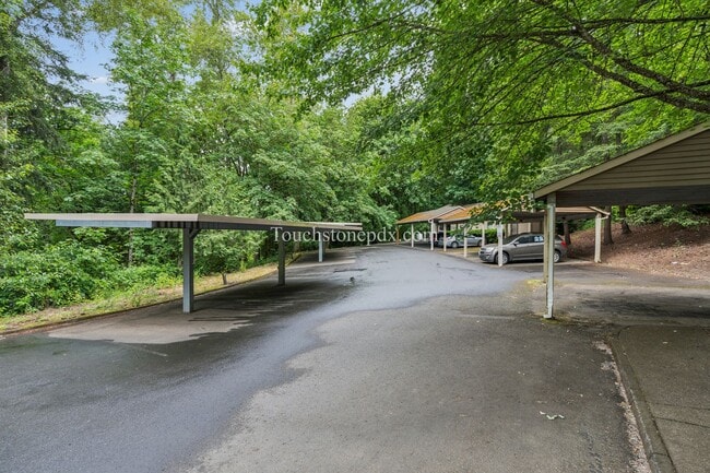 Building Photo - Light Filled Clackamas Condo with Covered Balcony and Community Amenities