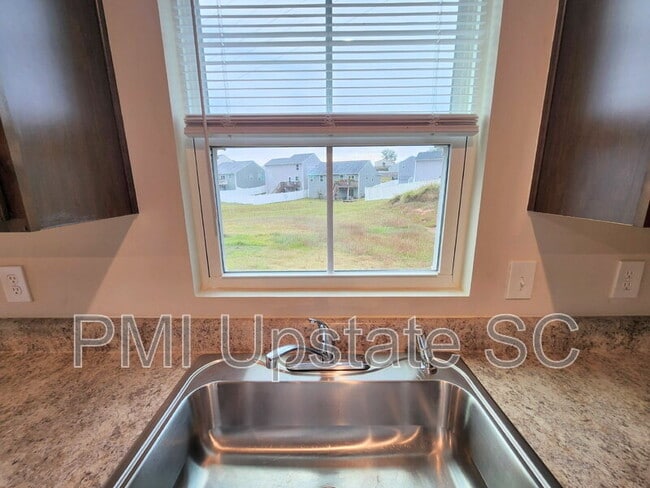 Building Photo - 236 Lily Park Way