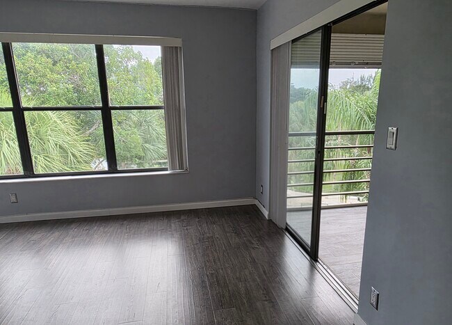 Building Photo - 2312 S Cypress Bend Dr