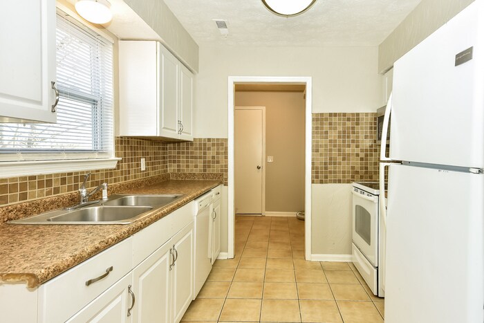 Building Photo - 108 Cedarmont Cir
