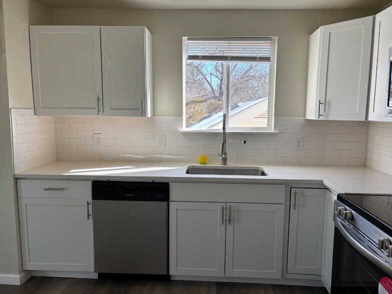 Building Photo - 3725 Avenue N