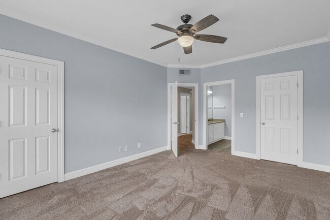 Building Photo - Awesome 2BE/2BA condo in Green Hills!