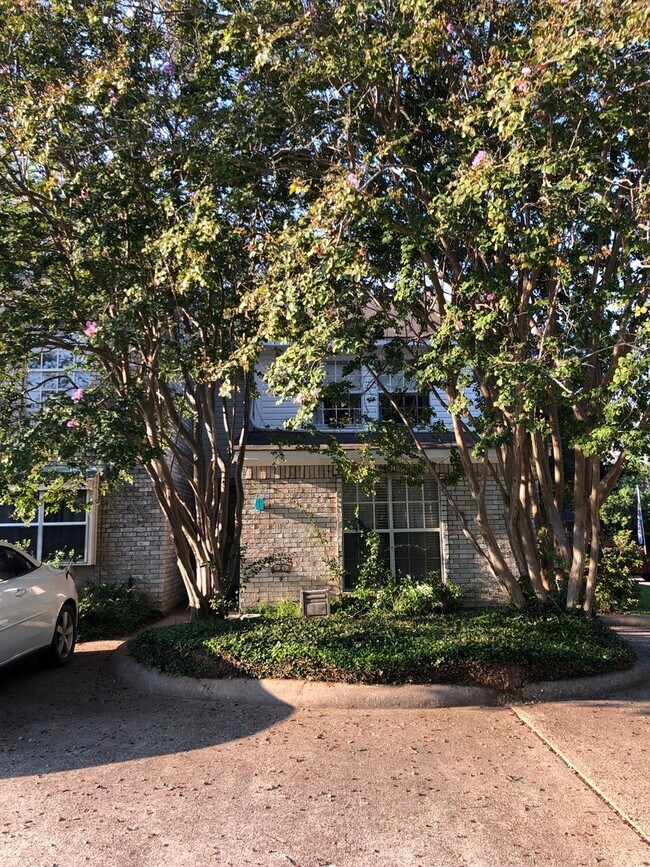 Building Photo - Azalea Terrace Townhome