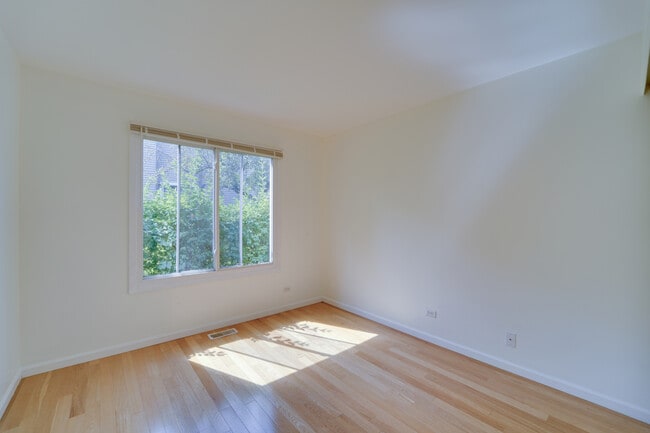 Building Photo - 329 Grissom Ct