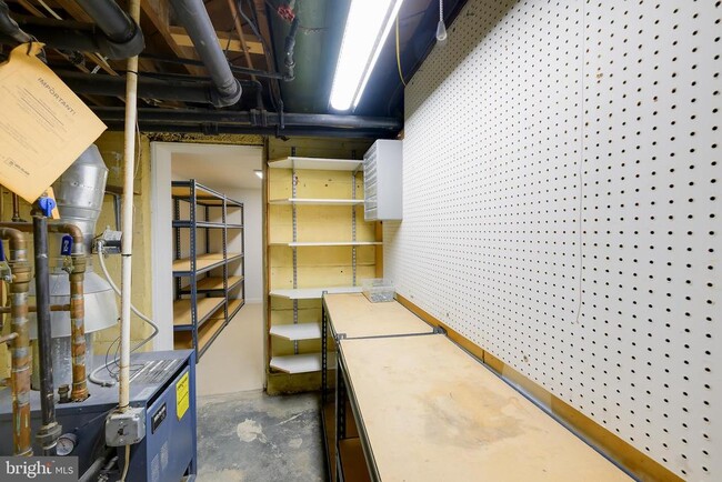 Building Photo - 5717 Chevy Chase Pkwy NW