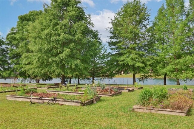 Building Photo - 2583 Mimms Ln