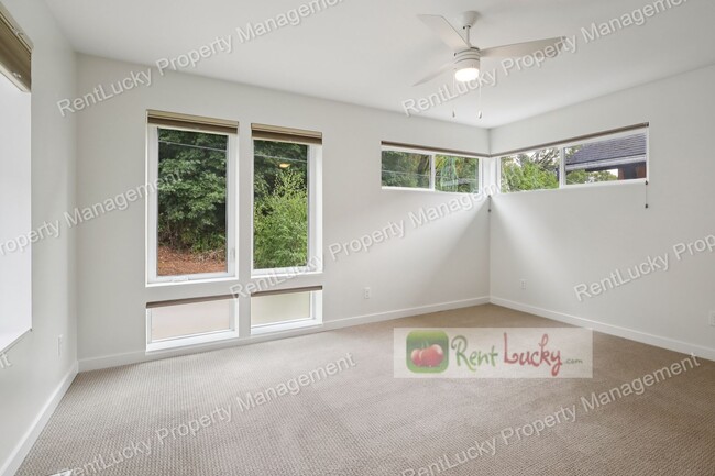 Building Photo - Immaculate and LARGE 4-Bedroom Home in Unb...