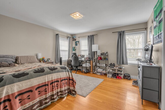 Building Photo - 653 Mt Vernon Dr