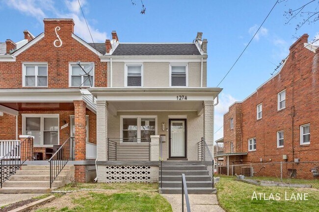 Building Photo - Professionally Managed  & Recently Renovat...