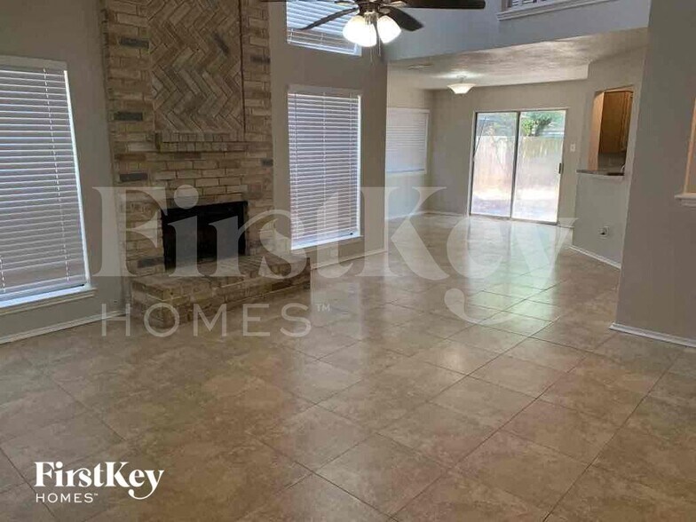 Building Photo - 2322 Piddler Dr