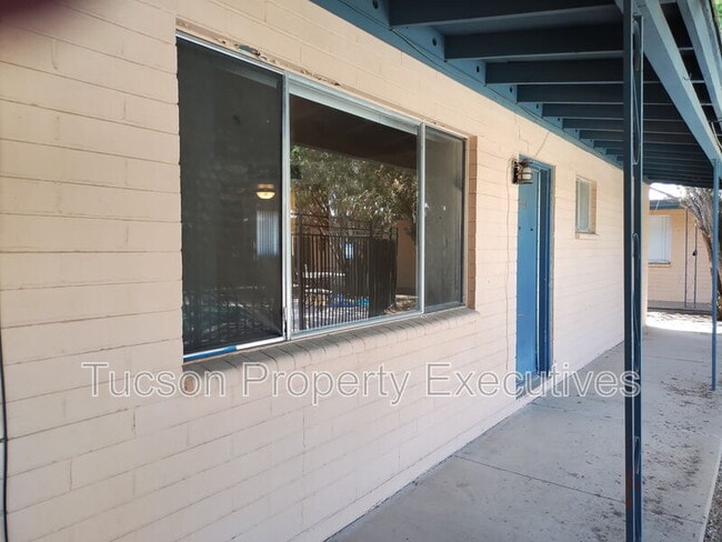 Building Photo - 8934 S Nogales Hwy