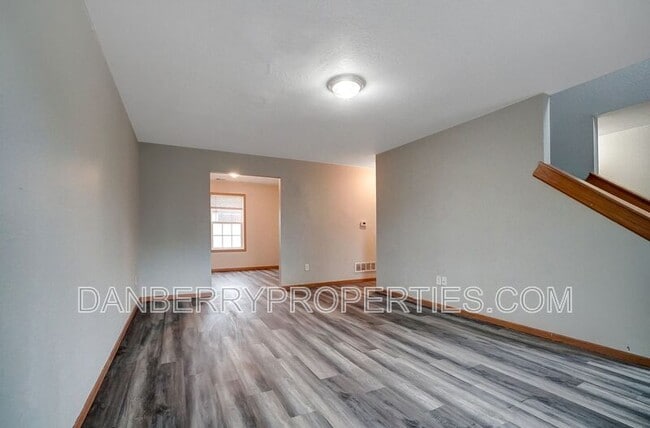 Building Photo - 1129 N Byrne Rd